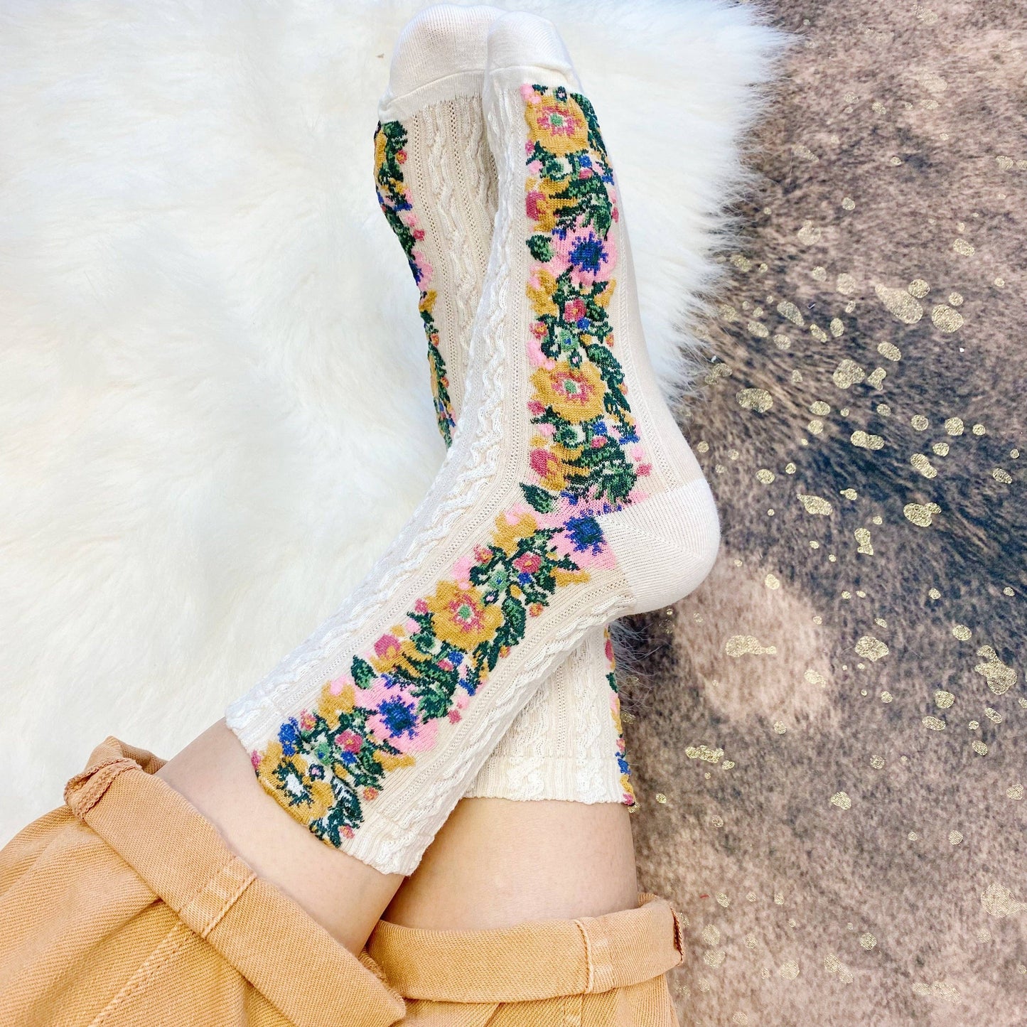Noble Floral Beauty Socks: White
