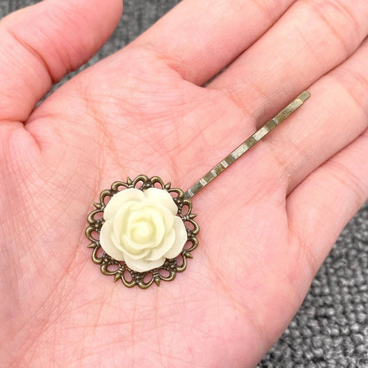 Forest Style Resin Flower Hairpin: White