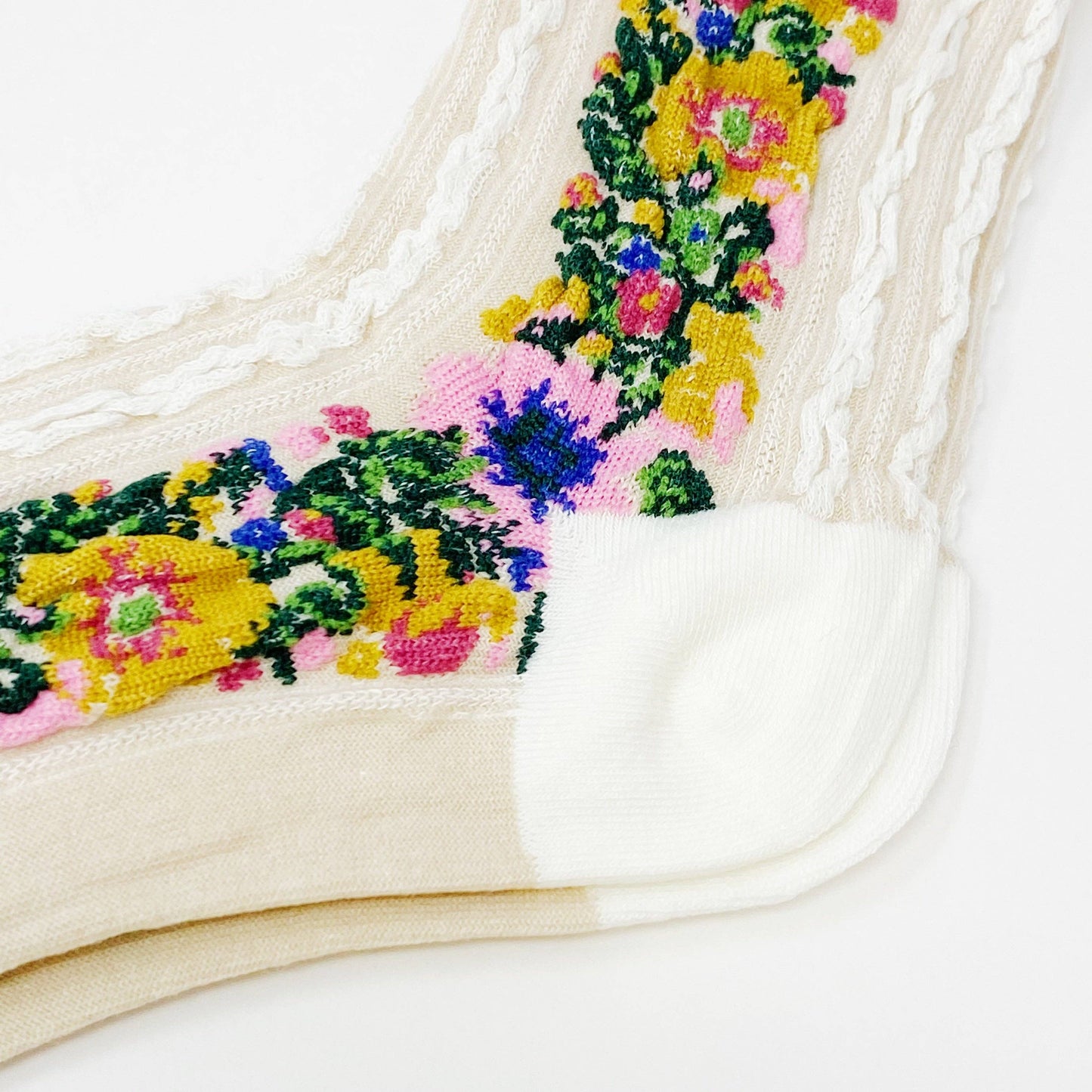Noble Floral Beauty Socks: White